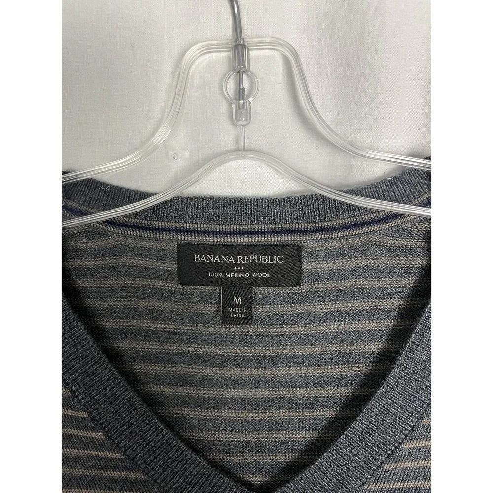 Banana Republic‎ Sweater Men's Size M Gray Striped V-neck 100% Merino Wool